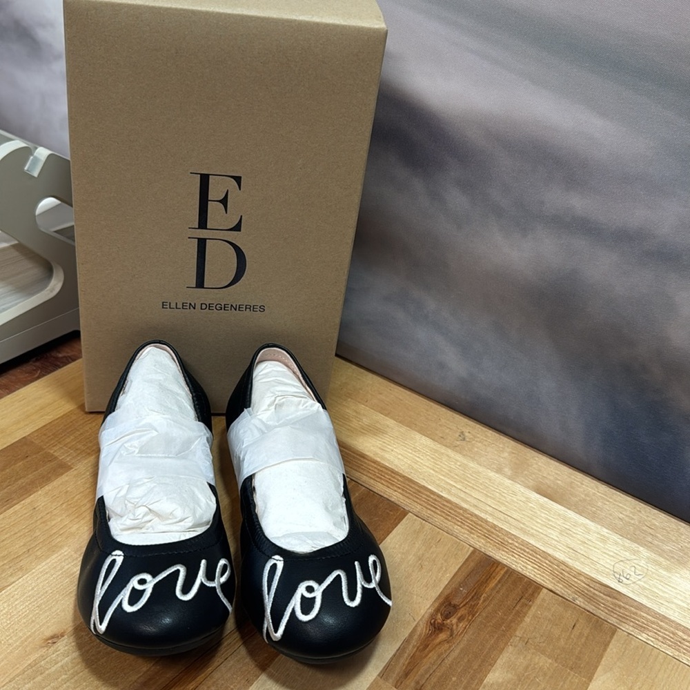 Ellen DeGeneres Black Flats Comfortable Loafers